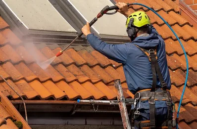 Démoussage et hydrofuge de toiture à Vraux